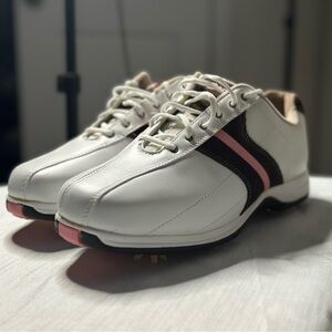 Women’s Etonic golf shoe